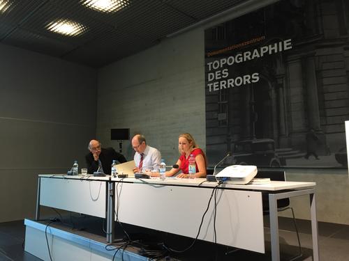 Andreas Nachama, Johannes Tuchel und Christina Isabel Brüning beim Podiumsgespräch